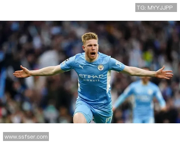 三大足球巨星同台亮相荣耀颁奖典礼风采各异共庆卓越成就